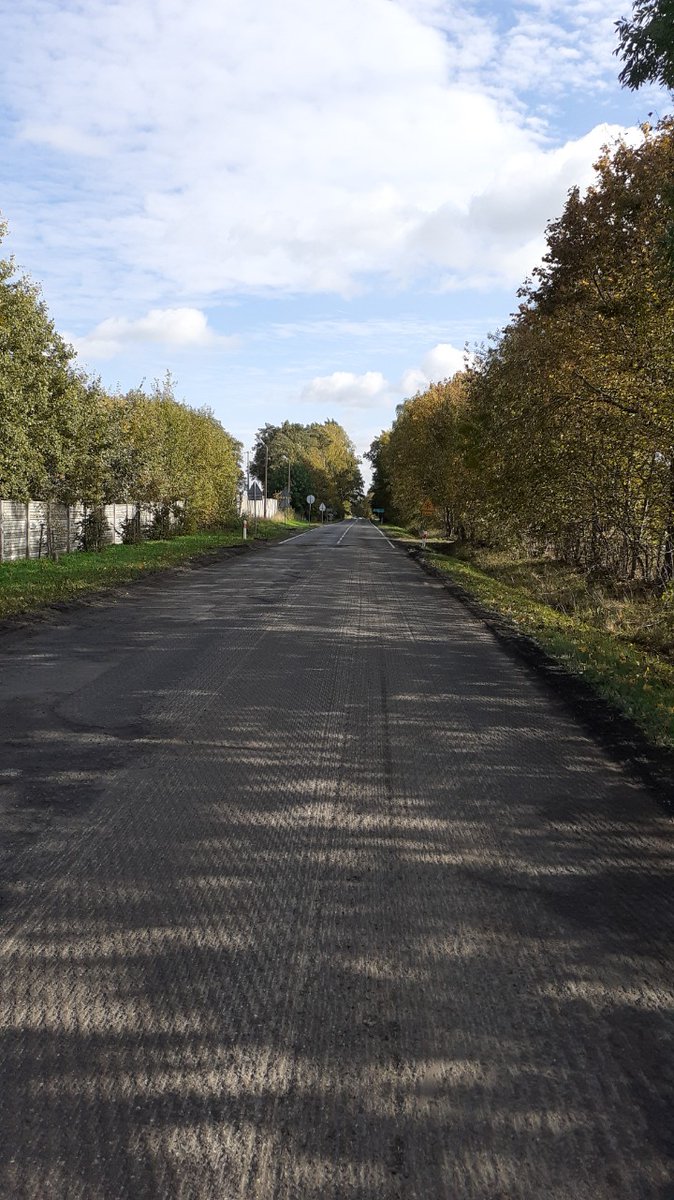 GDDKiA_Szczecin's tweet photo. Trwa remont #DK20 w m. #Suliszewo między #Złocieńcem i #Drawskiem #Pomorskim. Prace na odcinku o długości 1 km mają być zakończone jeszcze w listopadzie. https://t.co/lKvKD52ZiU