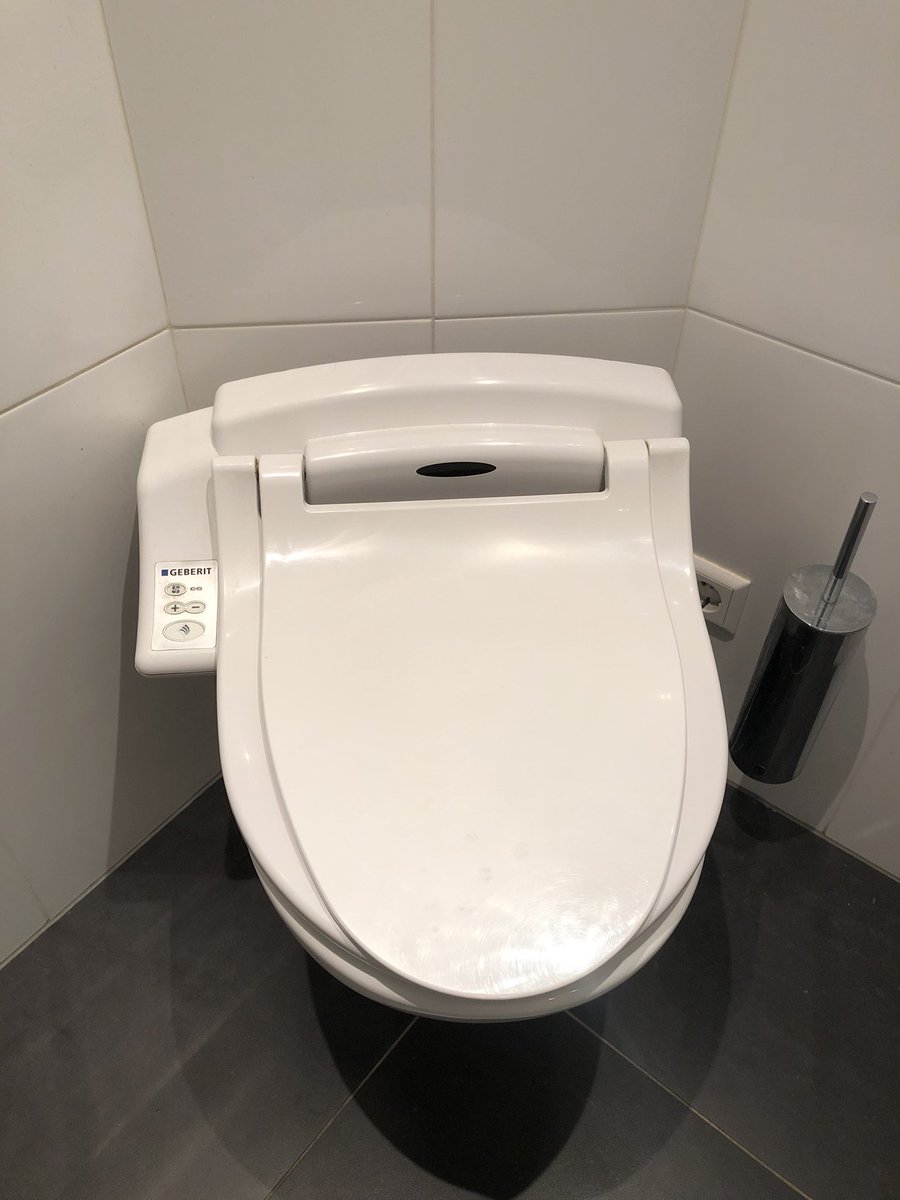 WiegandAnthony's tweet photo. Vandaag weer een #Geberit #AquaClean #Douchewc vervangen. Type 6000 voor een #Tuma Comfort #wandcloset. https://t.co/em0BzkVLWJ
