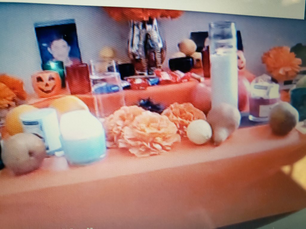 How exciting to be able to honor each other by sharing during virtual <a href="/D45Jackson/">Jackson Middle School</a> class! Students show us their ofrendas for #DayoftheDead, &amp; we open our conversation to bring up various traditions, like Eid &amp; Ramadan too! #lovemyjob