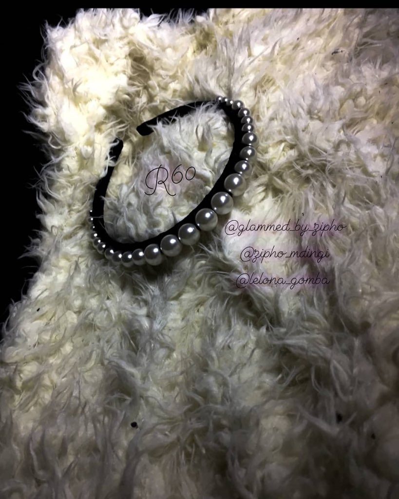 GombaLelona's tweet photo. Hello lovely people, my partner and I make these lovely and affordable headbands and we would really appreciate your support. We're available on whatsapp on 0632185927.
Please share, our next customer could be on your timeline. @GirlTalkZa #GirlTalkZa #GirlzTalkZa  #GirlBuyZA https://t.co/4osAvifvML