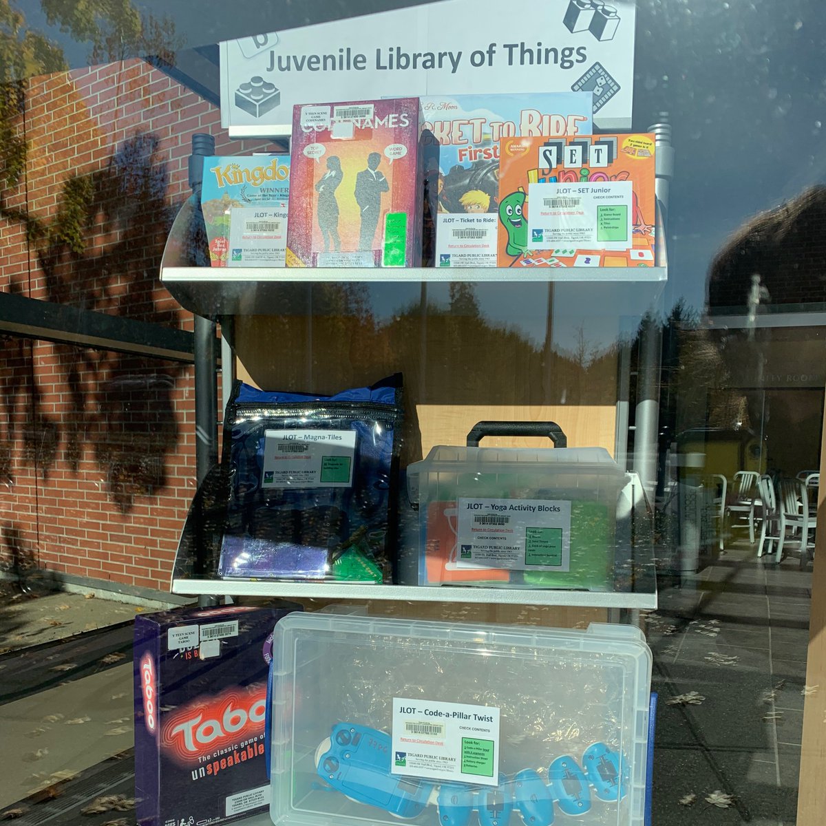 TigardLibrary's tweet image. Looking for new ways to learn or laugh? We have just the thing in our Library of Things. Check out educational tools and toys or games for the whole family. See some of our collection in our lobby windows. #LibraryOfThings  #TigardPublicLibrary