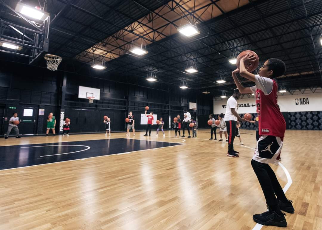 RegalBasketball's tweet photo. What a great sight to see so many happy kids doing what they love 💕

#togetherweareregal 

#basketball #ball4life  #Londonbasketball #ballin #ballers #nikebasketball #nikelondon https://t.co/xQnlT8RqBa