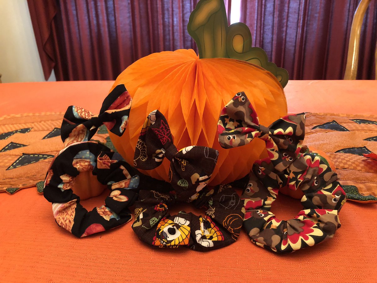KoiCreations's tweet photo. We have brand new listings for Thanksgiving! Scrunchies and bows for the holiday season! Get yours today! Link in bio. #etsy #etsyshop #Thanksgiving #Thanksgiving2020 #SmallBusiness #scrunchies #bows https://t.co/eYui1n6Jum