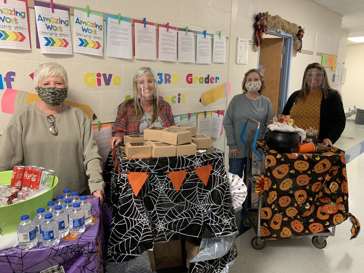 When your incredibly thoughtful office staff rolls their awesomeness to your classroom for special teacher treats, your heart overflows and you know just how blessed you are to be loved and appreciated every single day! #lifeisbetteratthelakes #bootifultreats @MaryAlcornGLES