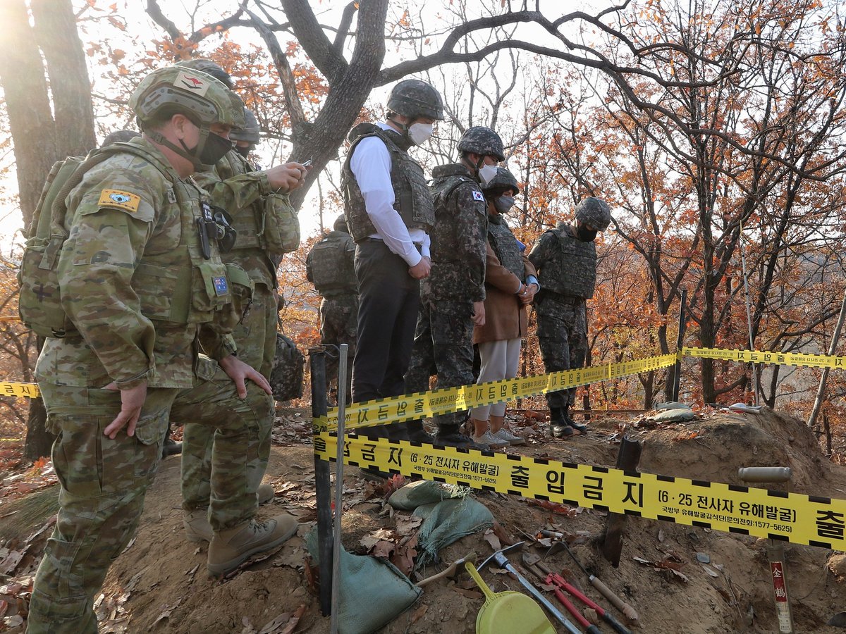 UN_Command's tweet photo. UNC🇺🇳 proudly facilitated 🇳🇱AMB Doornewaard's visit to #ArrowheadHill yesterday. There, she witnessed the ROK's incredible #RemainsRecovery effort. Her visit is especially meaningful as she just concluded her term leading the Commission for the UN Memorial Cemetery in Korea🇰🇷. https://t.co/TzgJW9OjQI