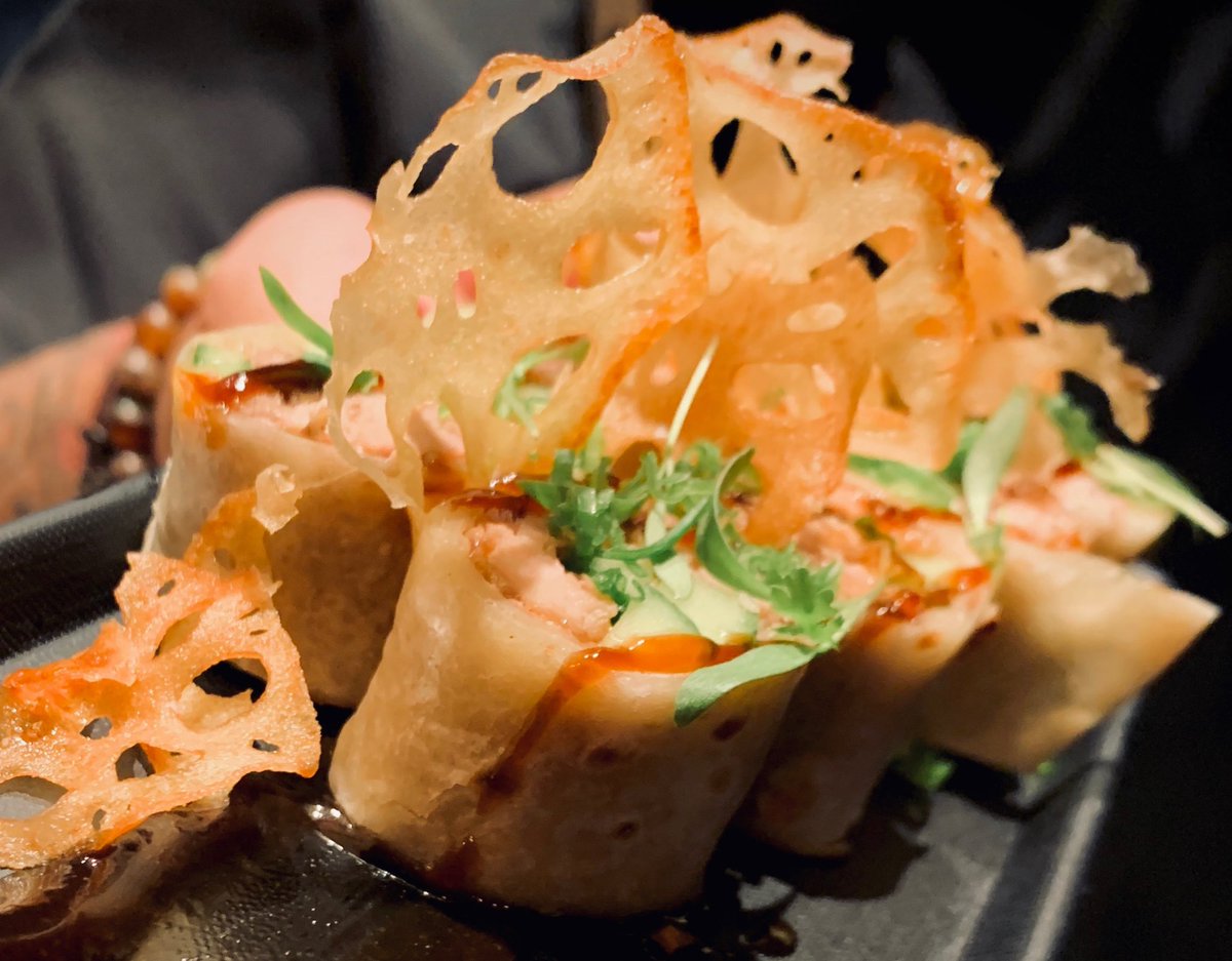 ▪️DUCK ROLL ▪️
With green onion, cucumber, and housin sauce 

#8East #CircaLasVegas #Foodie