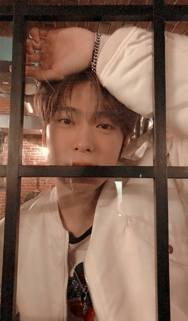 Morning semua, sorry gw baru up soalnya ada urusan keluarga 

Fambest? Dm ae 

Rt or like

Hastag
#roleplayer #roleplayerkpop #roleplayerindonesia #roleplayeraccount