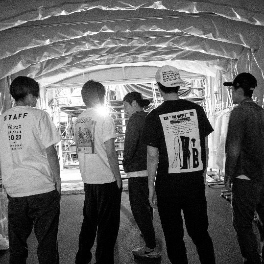 ARASHI110316's tweet photo. 5×21 🌈✨

今まで5人にはたくさんの幸せと愛をもらいました。ありがとう。
これからもついて行きます🤞

今日この日を一生忘れない日にするために思いっきり楽しむぞ✨
まだ見ぬ世界へ。新国立競技場、アラフェス2020💓

#嵐2020 
#嵐ファンから嵐5人に届ける景色 
#嵐21周年これからもありがとう https://t.co/0KdCCQwD0Y