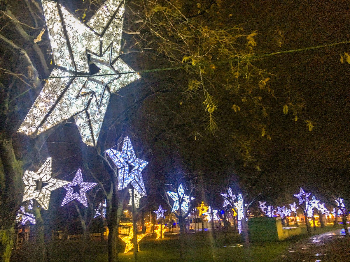 Jrpec_21's tweet photo. Si apoyas que haya luces de navidad en las ciudades y defiendes el trabajo del sector, publica una foto en tu perfil en la que aparezcan las luces de navidad .
Gracias por iluminar este año tan oscuro.
#LucesSI #SIalasLucesdeNavidad
Copia y comparte el mensaje si lo apoyas. https://t.co/dc8AM1Jyzf