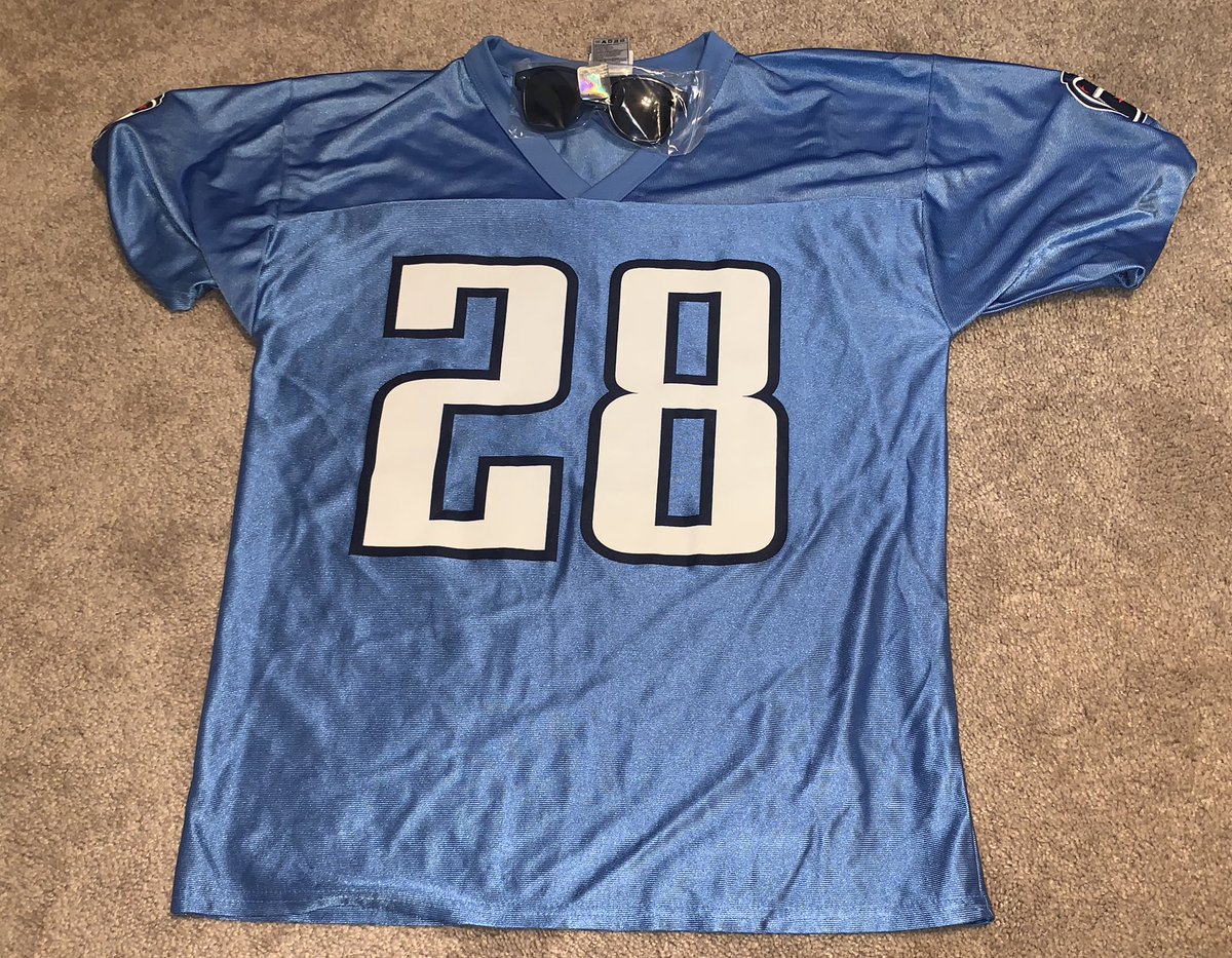 TheRealPres10's tweet photo. 🚨🚨 #TITANS GIVEAWAY🚨🚨

Giving away this officially licensed Chris Johnson size medium jersey and a pair of #TitanUp sunglasses. 

Retweet for a chance to win, winner must be following and will be RANDOMLY drawn Thursday evening.

Good luck and LET’S GOOOOO https://t.co/tMw4bq71V7