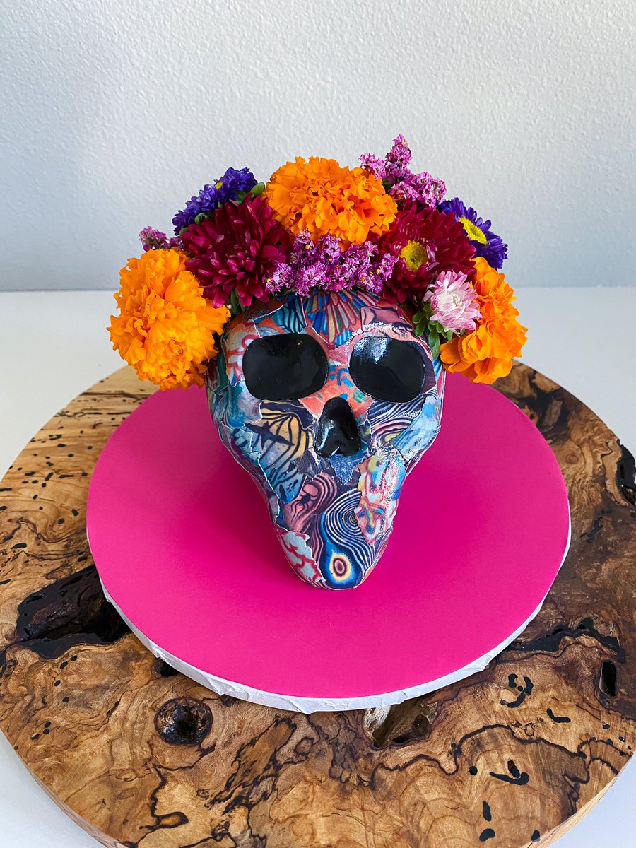 Remembering today. 💀♥️ #DiaDeMuertos #diadelosmuertos #skullcake #cake