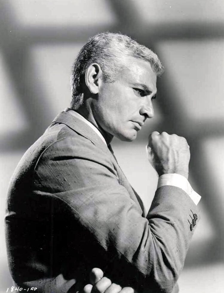 Carson’s not the main character though. This is basically a not very convincing lawyer-gains-a-conscience story, with said lawyer being played by Jeff Chandler, a rather bland actor I confess I’m not really familiar with.  #Noirvember
