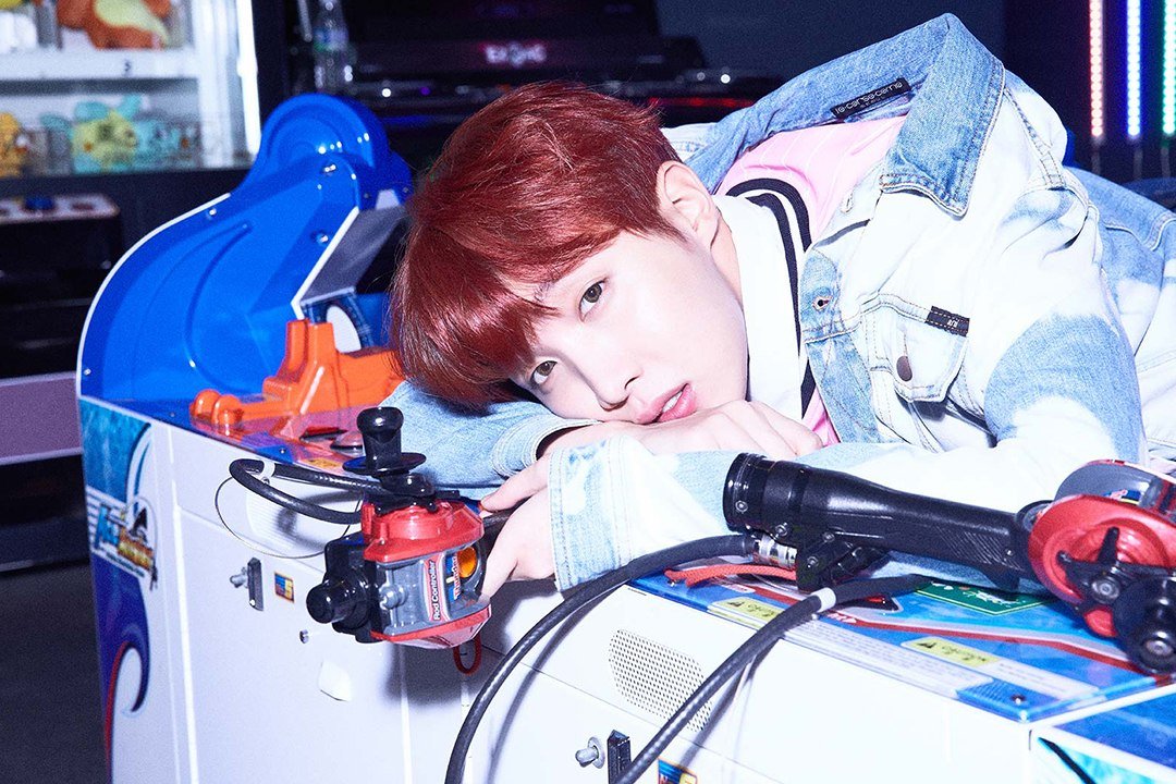 BTSOHANARP's tweet photo. 𝐁𝐓𝐒 (방탄소년단) '𝐂𝐎𝐌𝐄𝐁𝐀𝐂𝐊'
Love Yourself: HER

🎧 ➱ Album tracklist 
🎧 ➱Teaser realese 02.11.2020 
🎧 ➱ MV 'DNA' Official MV 03.11.2020

PHOTSHOOT 'E' VER

@OHANAENTER
#방탄소년단 #COMEBACK #DNA #HER #JHOPE #PHOTOSHOOT #LOVE_YOURSELF https://t.co/Z6XcGblHU6