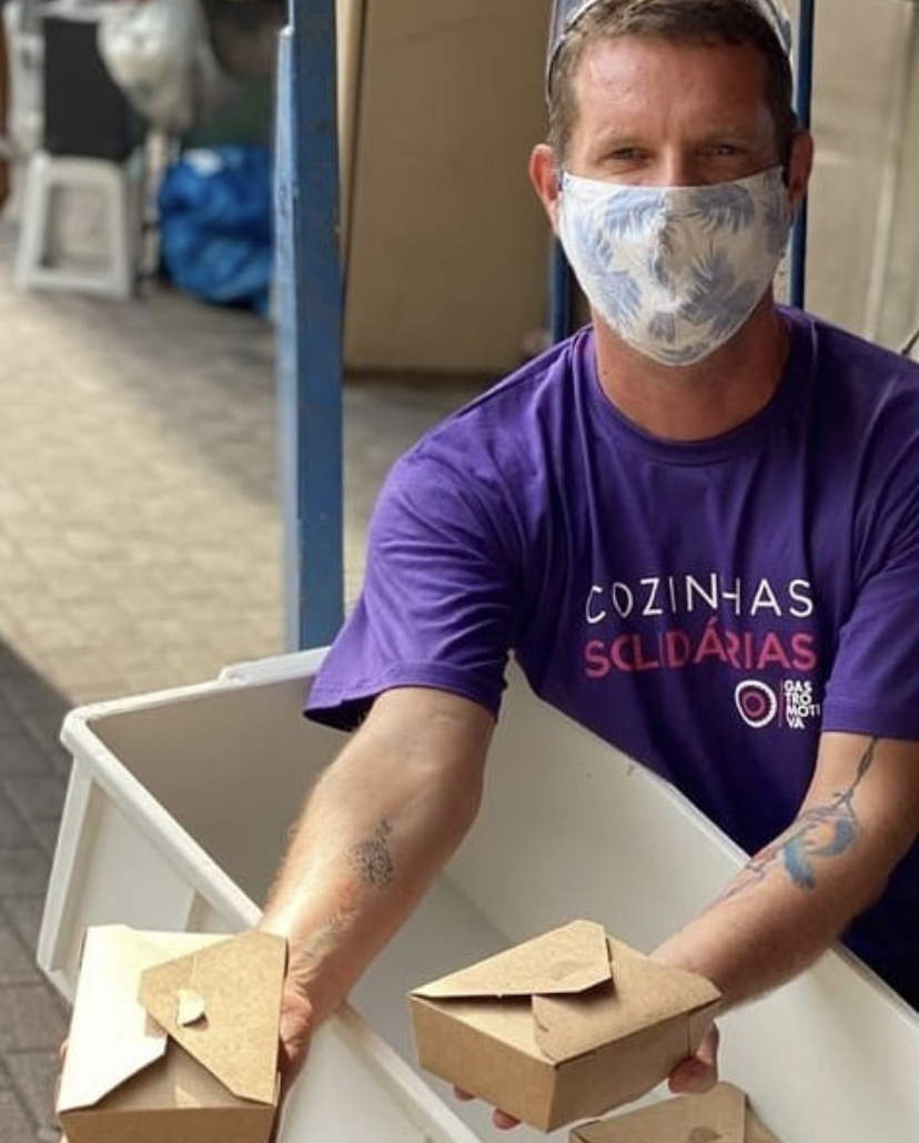 BCulinaryWP's tweet photo. Special recognition chef @davidhertz @Gastromotiva spent four days visiting solidarity kitchen all over Rio de Janeiro, each one with different challenges such as social inequality, basic sanitation needs, hunger, political neglect and many others. #bcwp2020
@Irekia @bculinary https://t.co/5kfTRXUc91