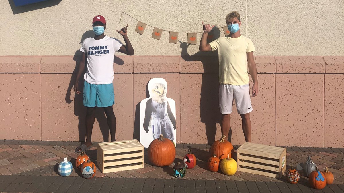 FGCU_HARC's tweet photo. Thank you to all the @FGCUEagles student-athletes and staff who came by our drive-by 🎃patch last Friday!

We hope everyone had a fun, safe and socially-distanced Halloween. 👻🍬🍭

#WingsUp 🤙 https://t.co/mQiTWoyR5R