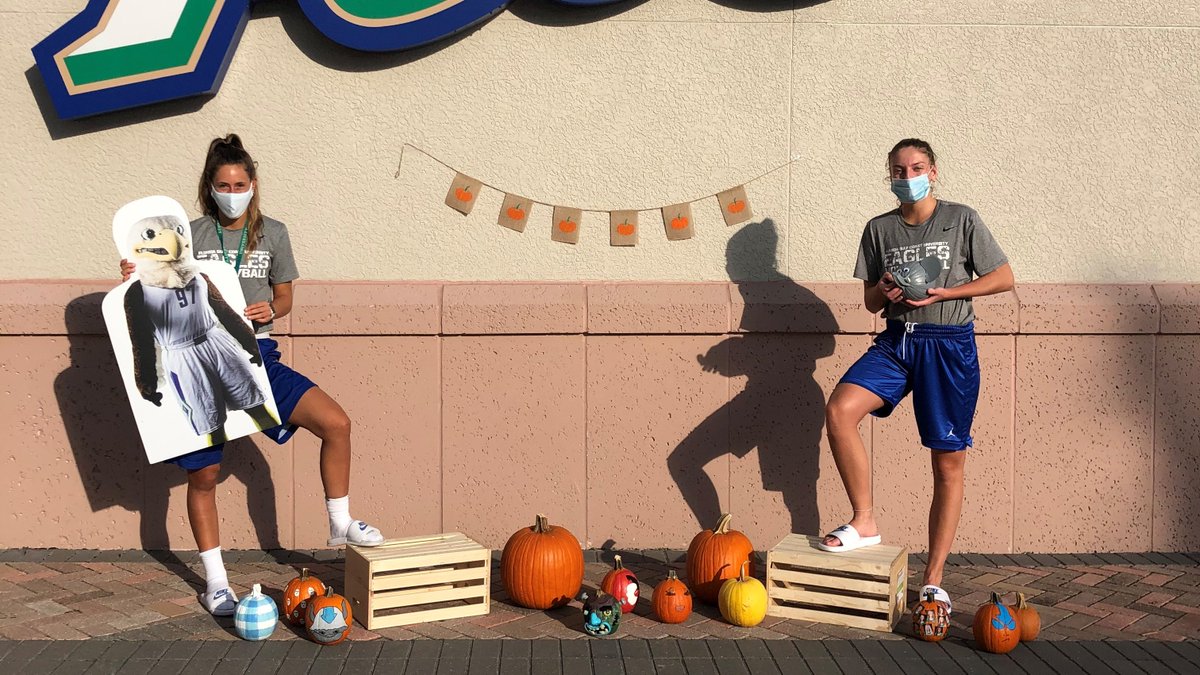 FGCU_HARC's tweet photo. Thank you to all the @FGCUEagles student-athletes and staff who came by our drive-by 🎃patch last Friday!

We hope everyone had a fun, safe and socially-distanced Halloween. 👻🍬🍭

#WingsUp 🤙 https://t.co/mQiTWoyR5R