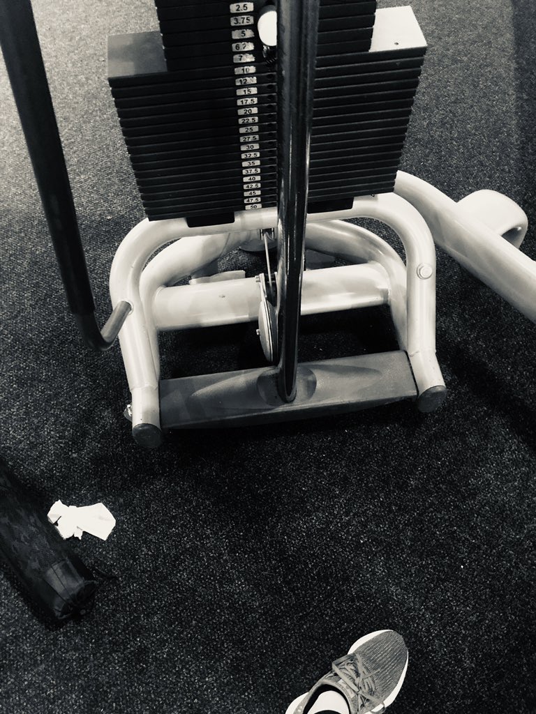 sphoenix78's tweet photo. Feeling good after a good back session and stretch! A weird atmosphere at the gym tonight-I cannot and won’t let lockdown mess with my training this time. #mentalhealth #physicalhealth #lockdownpledge @NatalieLoon @afergusonteach1 @BigDuncan29 @MrsLancaster25 @eggegg80 https://t.co/7Zd5aJhf0z