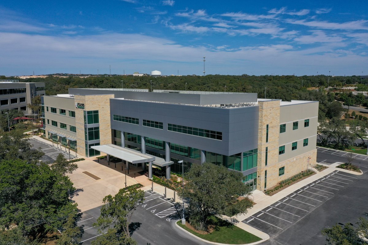 WorthAssociates's tweet photo. Congratulations to #TSAOG on the official opening day of their new TSAOG Orthopaedics - Ridgewood Orthopedic Center flagship location. We are proud to have completed this state-of-the-art 97,000 s.f. medical facility with @JoerisGC to meet their needs. #WorthSA #SanAntonio https://t.co/cHBKthZ61r