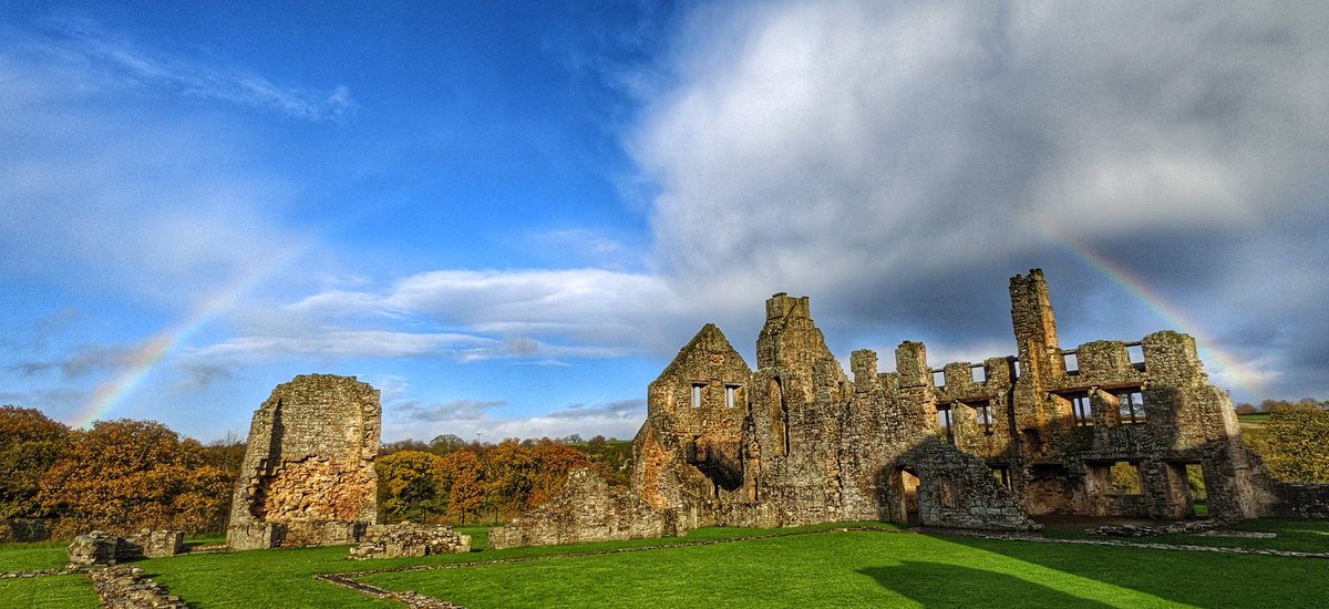 rich_may's tweet photo. #Egglestone #Abbey. In between the crocks of gold https://t.co/EoASMIsfHg