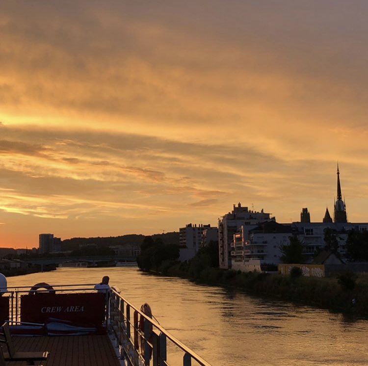 Completely enchanted by Rouen at dusk 😍
#ExploreUniworld
📷 IG: karenobrienfineart