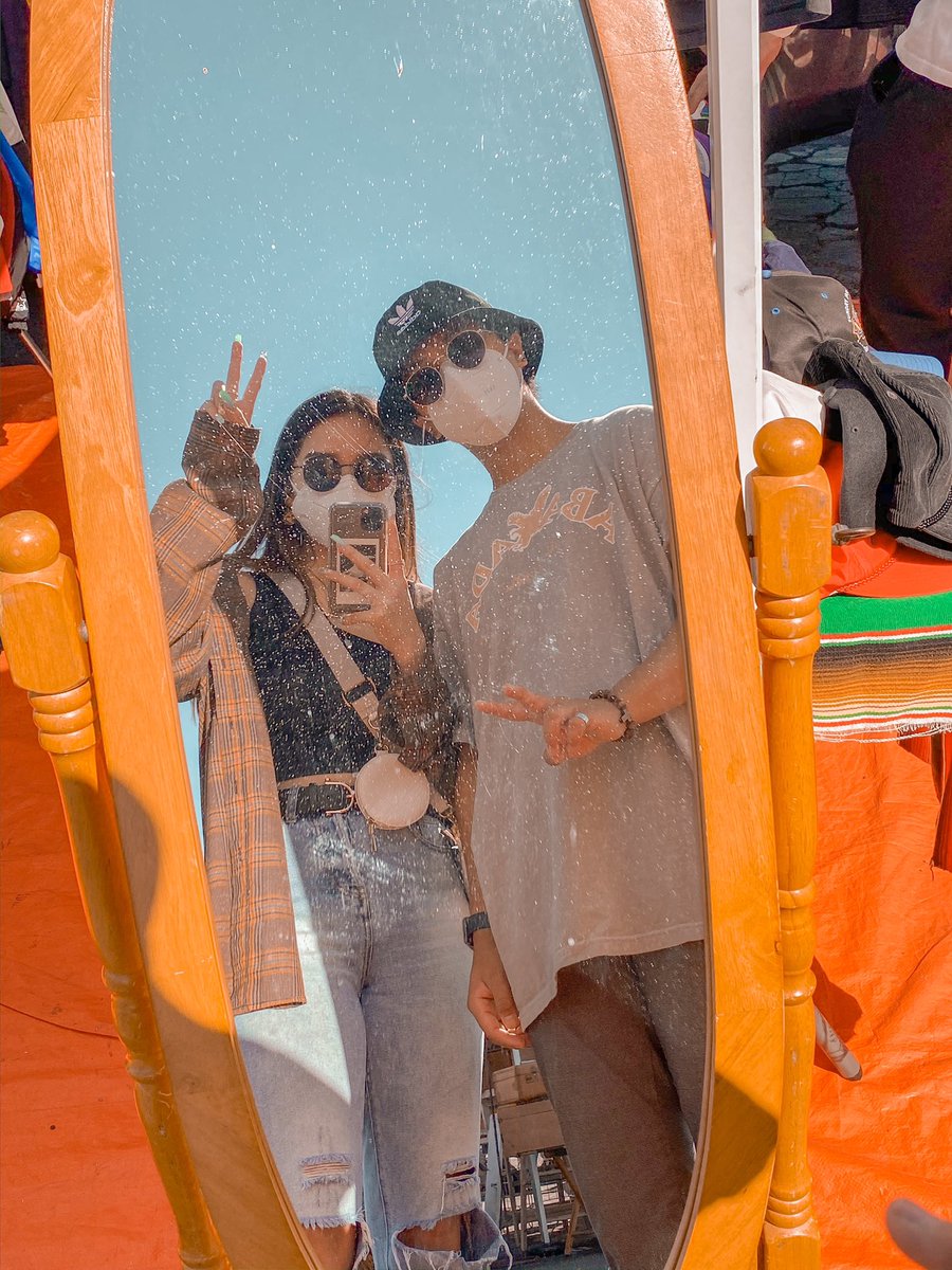 kattalberto's tweet photo. pls excuse my attempt to distract you from how dirty this mirror is https://t.co/sAFvjgUhE7