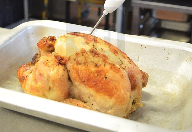 Cemexbv's tweet photo. #horecadicht? Maak zelf een restaurantwaardig gerecht met een professionele voedselthermometer! 👌

https://t.co/WmJI3gltya

#thuisuiteten #horeca #veilig #watetenwe #sale #foodsafety #food @etiltd https://t.co/55meg1Cd4u