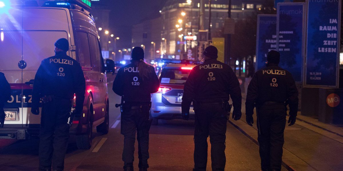 JuedischeOnline's tweet photo. Schüsse in Innenstadt von #Wien - mehrere Verletzte. Polizei: Möglicherweise handelt es sich um einen Angriff auf die #Synagoge. https://t.co/O0u4bFmxIg https://t.co/X9qFTfOf25