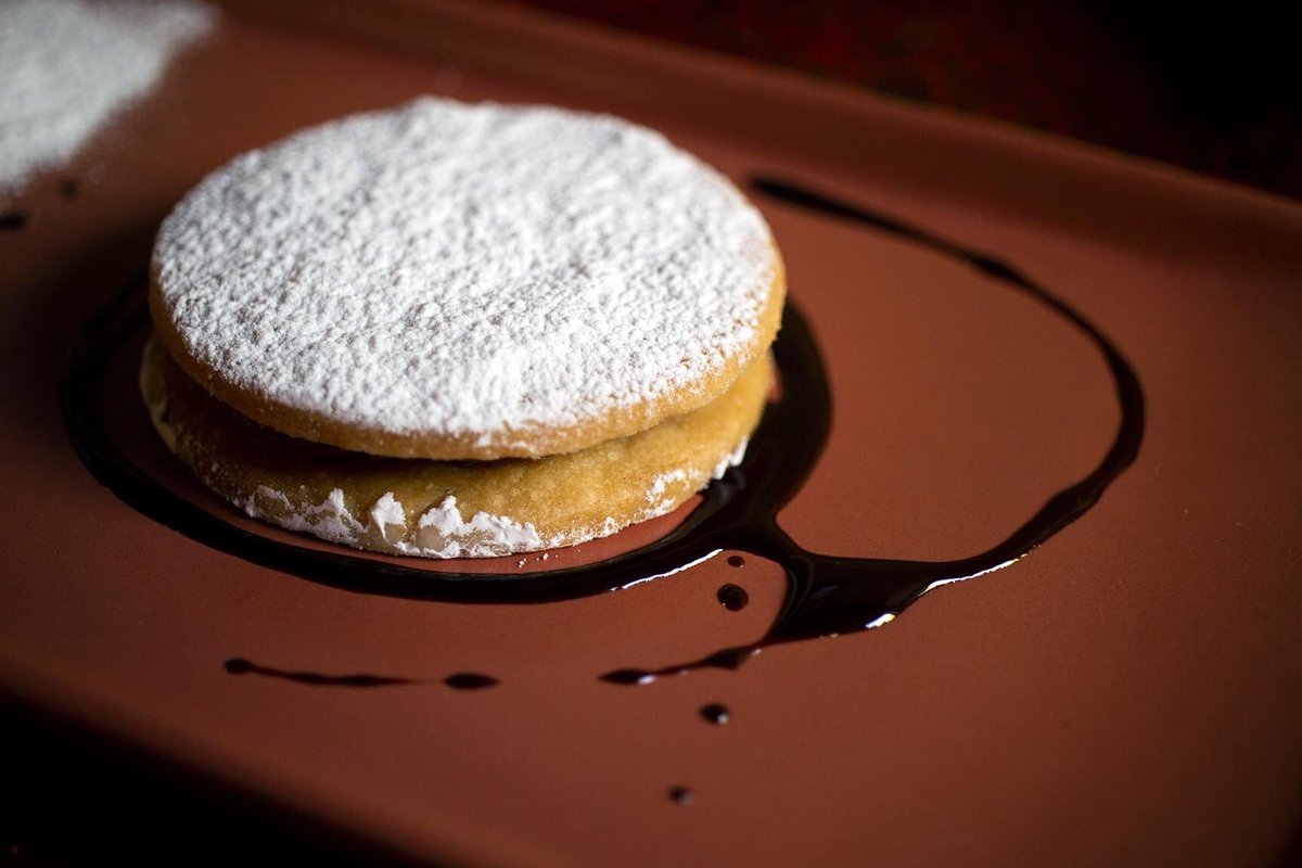 Pisco_Grill's tweet photo. Empieza la semana de una forma muy dulce, con estos pedacitos de cielo llamados alfajores.

¡Te esperamos en Pisco! https://t.co/OWwWJZSeWf