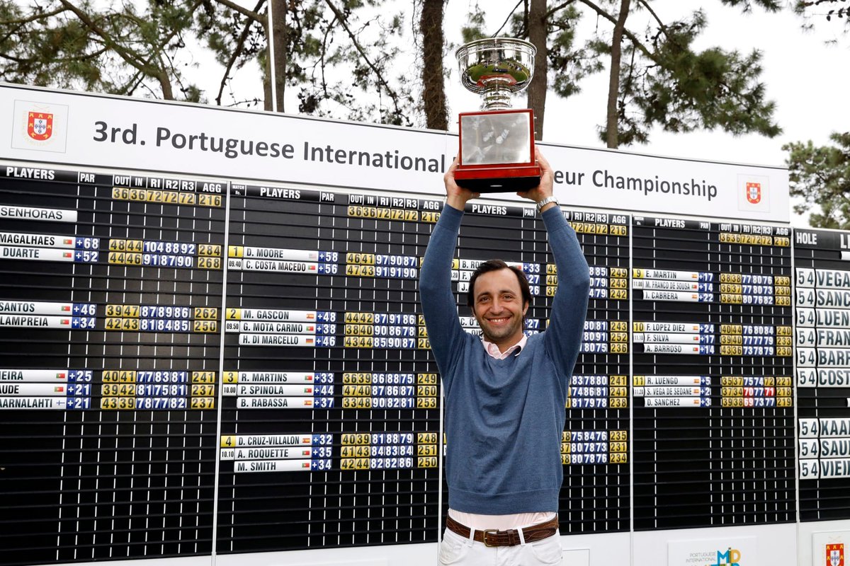 Fedgolfmadrid's tweet photo. Grandes noticias desde el país vecino, pues Santi Vega se ha proclamado ganador del Internacional Mid-amateur de Portugal. ¡Bravo, campeón! https://t.co/ooQ2OTqolF
