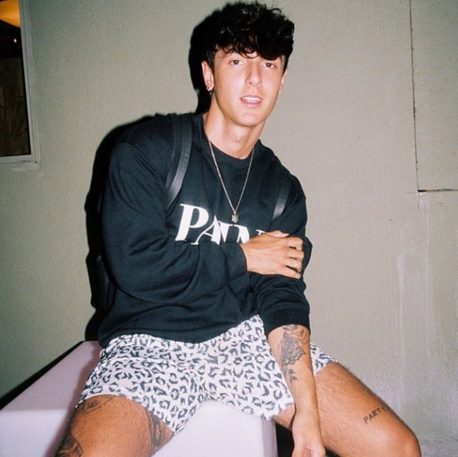 𝒟𝓇𝑒𝓌𝒾𝓃 𝑅𝒾𝓋𝑒𝓃𝒶
𝟤𝟤 𝒶𝓃𝑜𝓈
𝐹𝑒𝒾𝓉𝒾𝒸𝑒𝒾𝓇𝑜
𝑀𝑜𝒹𝑒𝓁𝑜
@_WeGoStupid