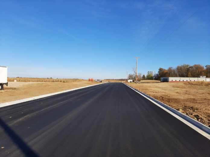 Village_Botkins's tweet photo. An additional 450’ of Commerce drive has been paved with new curbs installed. #Progress #ManagedGrowth #Botkins https://t.co/0apMxN4BKl