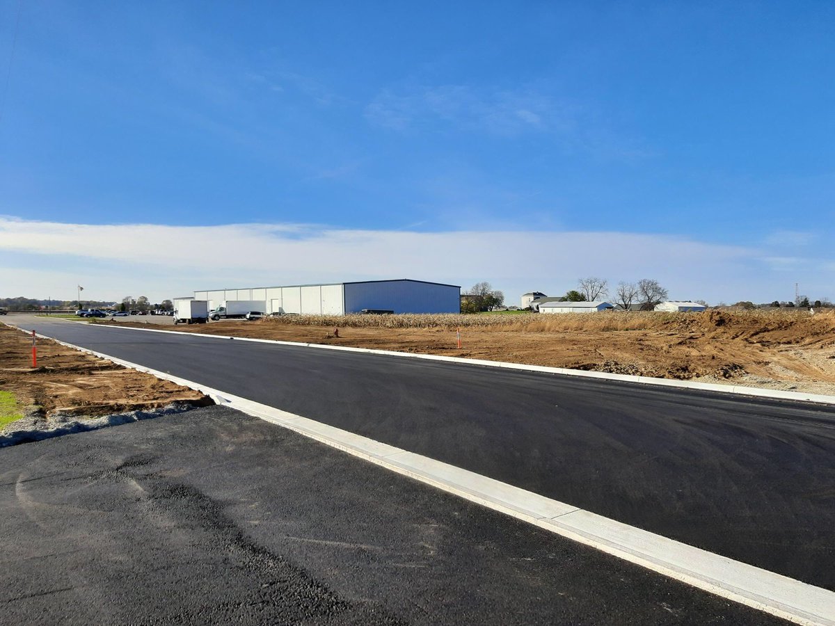 Village_Botkins's tweet photo. An additional 450’ of Commerce drive has been paved with new curbs installed. #Progress #ManagedGrowth #Botkins https://t.co/0apMxN4BKl