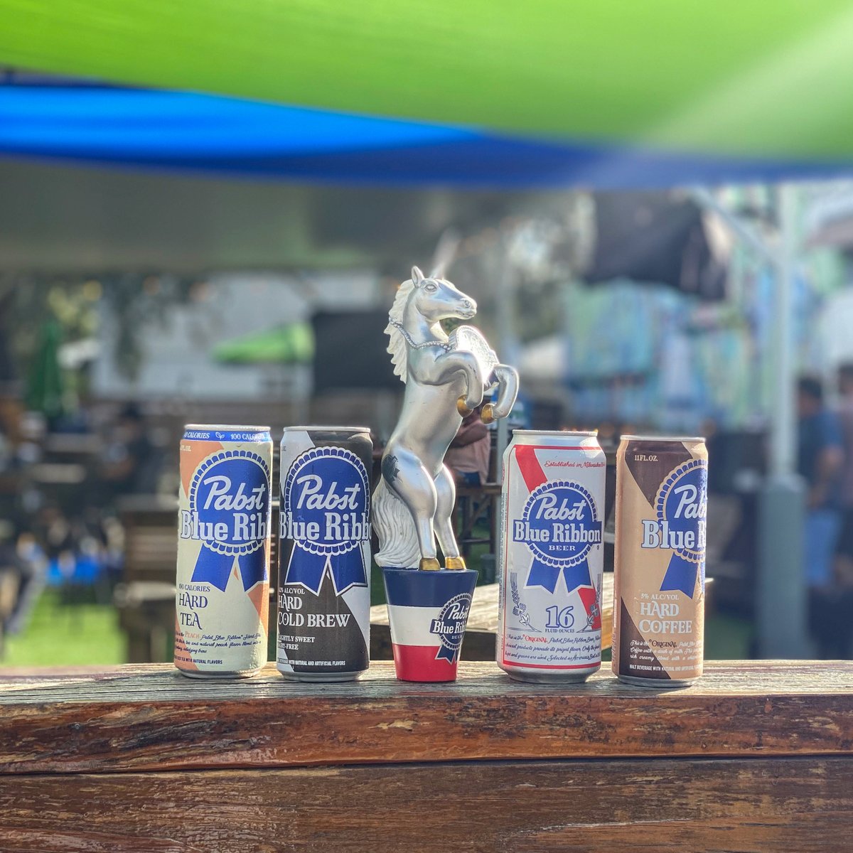 It’s a magical Monday for some blue ribbon beer! <a href="/PabstBlueRibbon/">Pabst Blue Ribbon</a> #hardtea #hardcoldbrew #hardcoffee