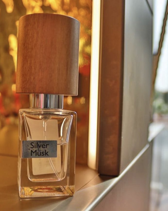 سلڤر مسك 
Silver Musk

عطر من دار ناسوماتو 
Perfume from Nasomatto

عطر شرقي ومميز ومنعش برائحة المسك وسوف حكاية عشق جديدة كل يوم 
An oriental, distinctive and refreshing fragrance with the scent of musk, and it will tell a new love story every day

#ناسوماتو
#nasomatto