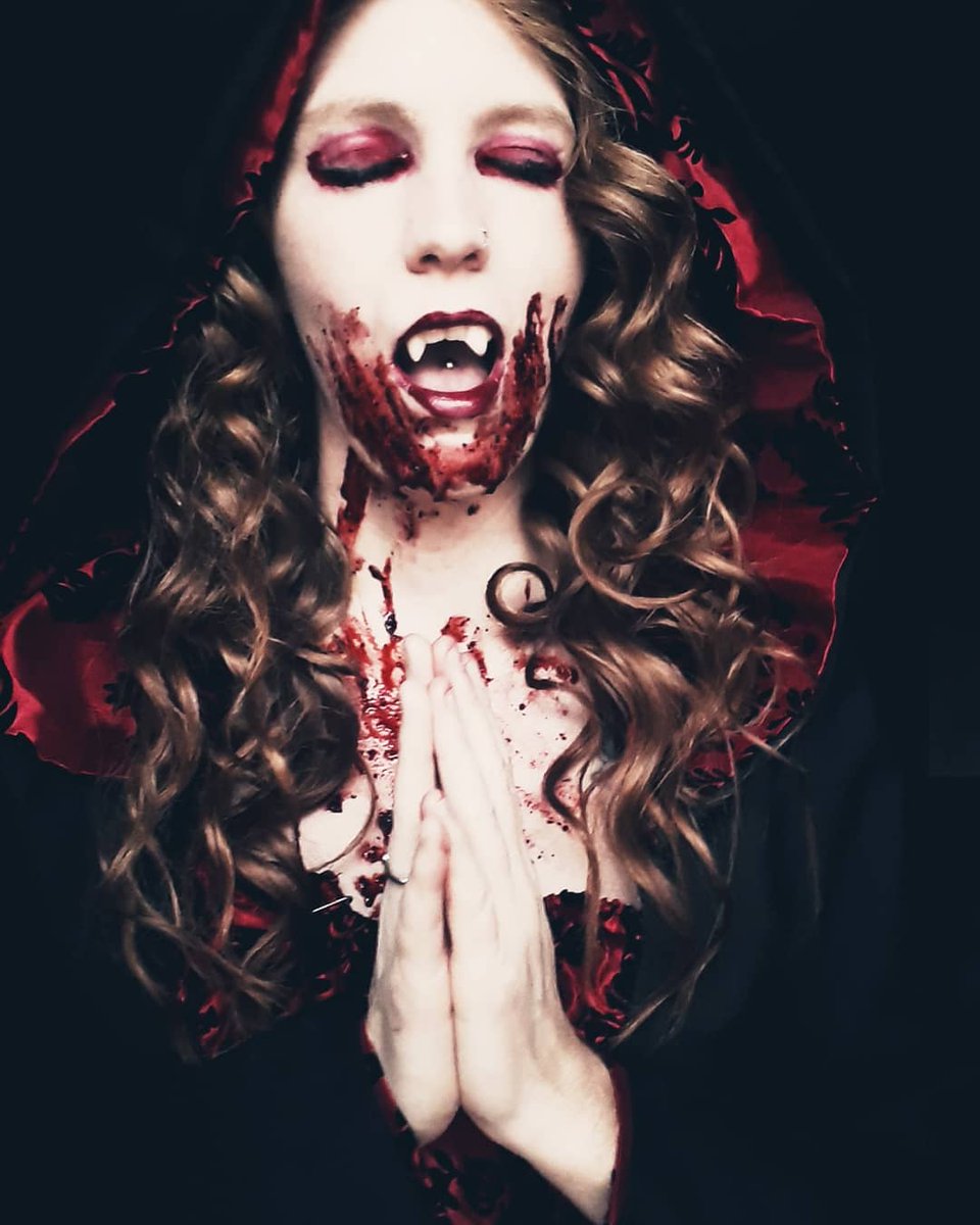 BrezzyModel's tweet photo. #vampires #HorrorMovies #HorrorFamily #HorrorArt #horror #horrorfan https://t.co/zc9jptGLQK