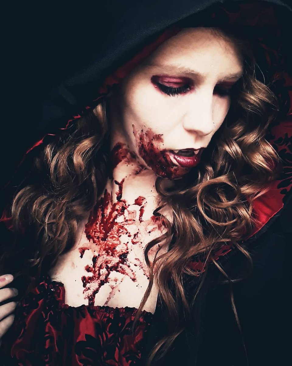 BrezzyModel's tweet photo. #vampires #HorrorMovies #HorrorFamily #HorrorArt #horror #horrorfan https://t.co/zc9jptGLQK