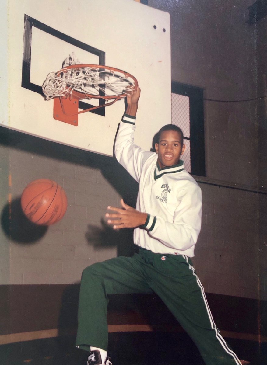 Newman_Bball's tweet photo. Look out below, Hoop season is on the way. Good evening Go Greenies!!! Seeking #bannerX https://t.co/iLYZaVcI29