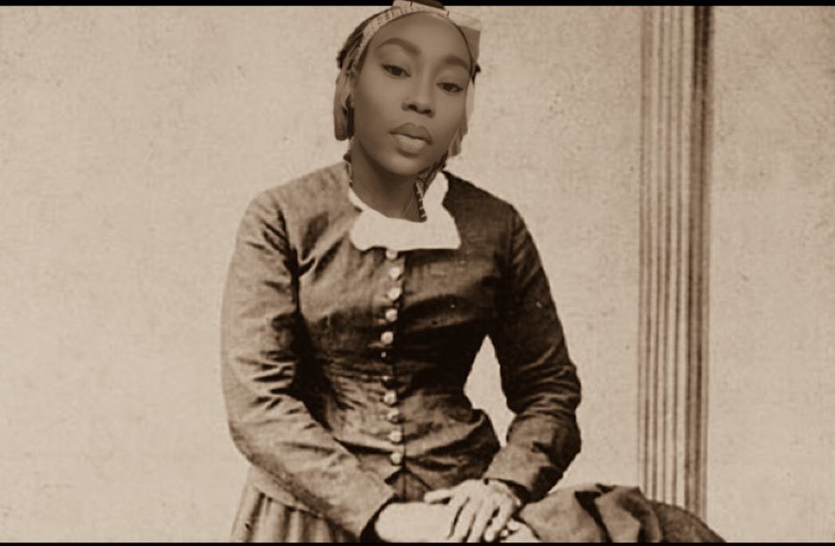 byToluu's tweet image. Them: sucking dick is slavery                                Me: