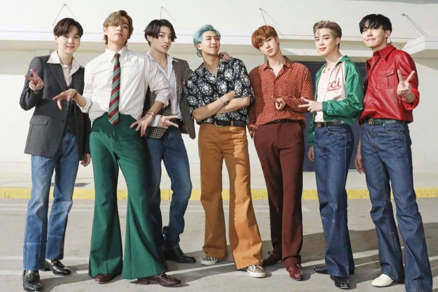 soompi's tweet photo. #BTS Breaks Record As “Dynamite” Soars To Top 10 Of Billboard’s Pop Songs Radio Airplay Chart 
https://t.co/VfV7sUznFb https://t.co/YGU7odoZRh