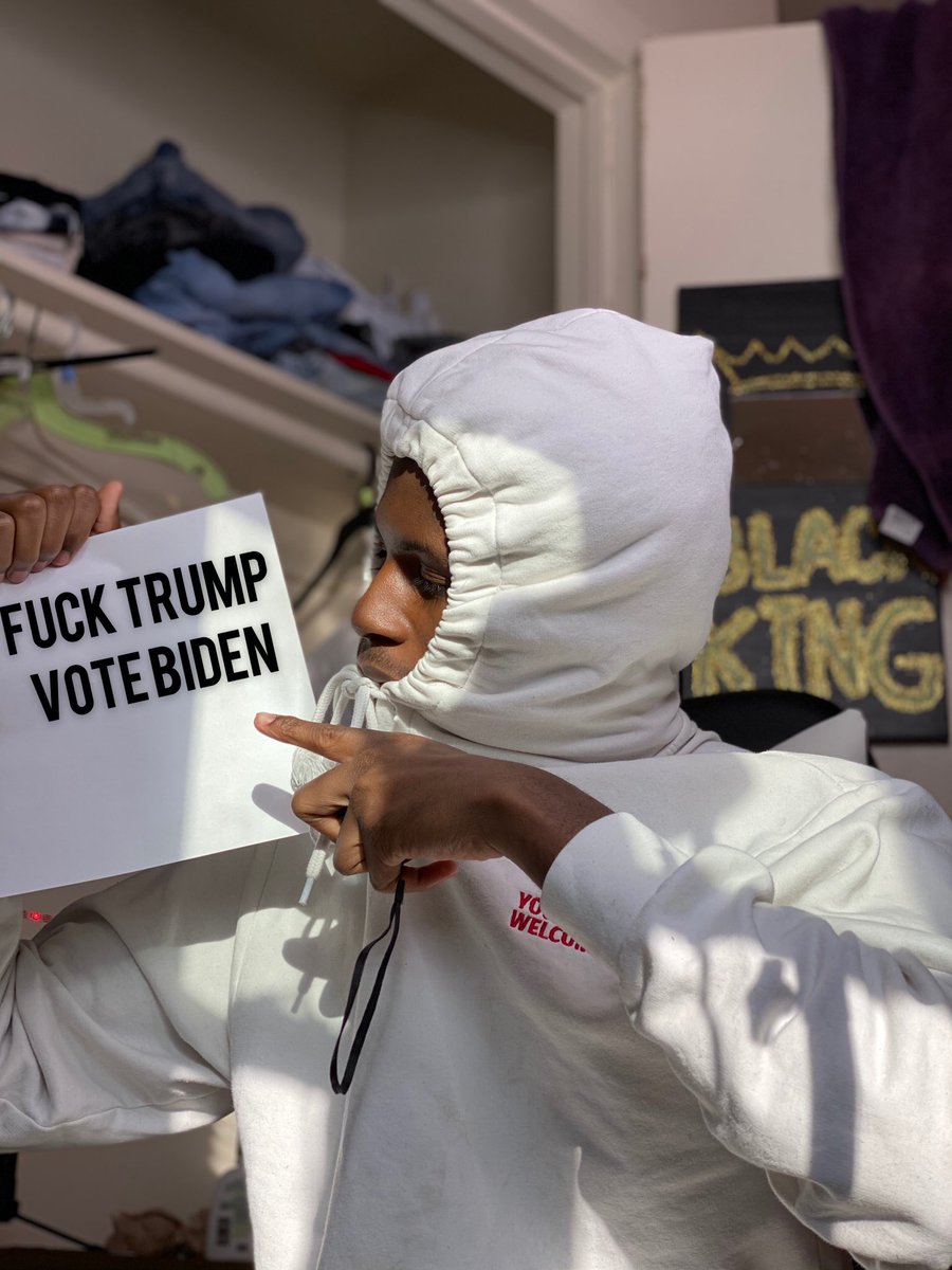notseanio's tweet photo. both douchebags but make sure you vote the right douchebag https://t.co/85EGd4vqWv