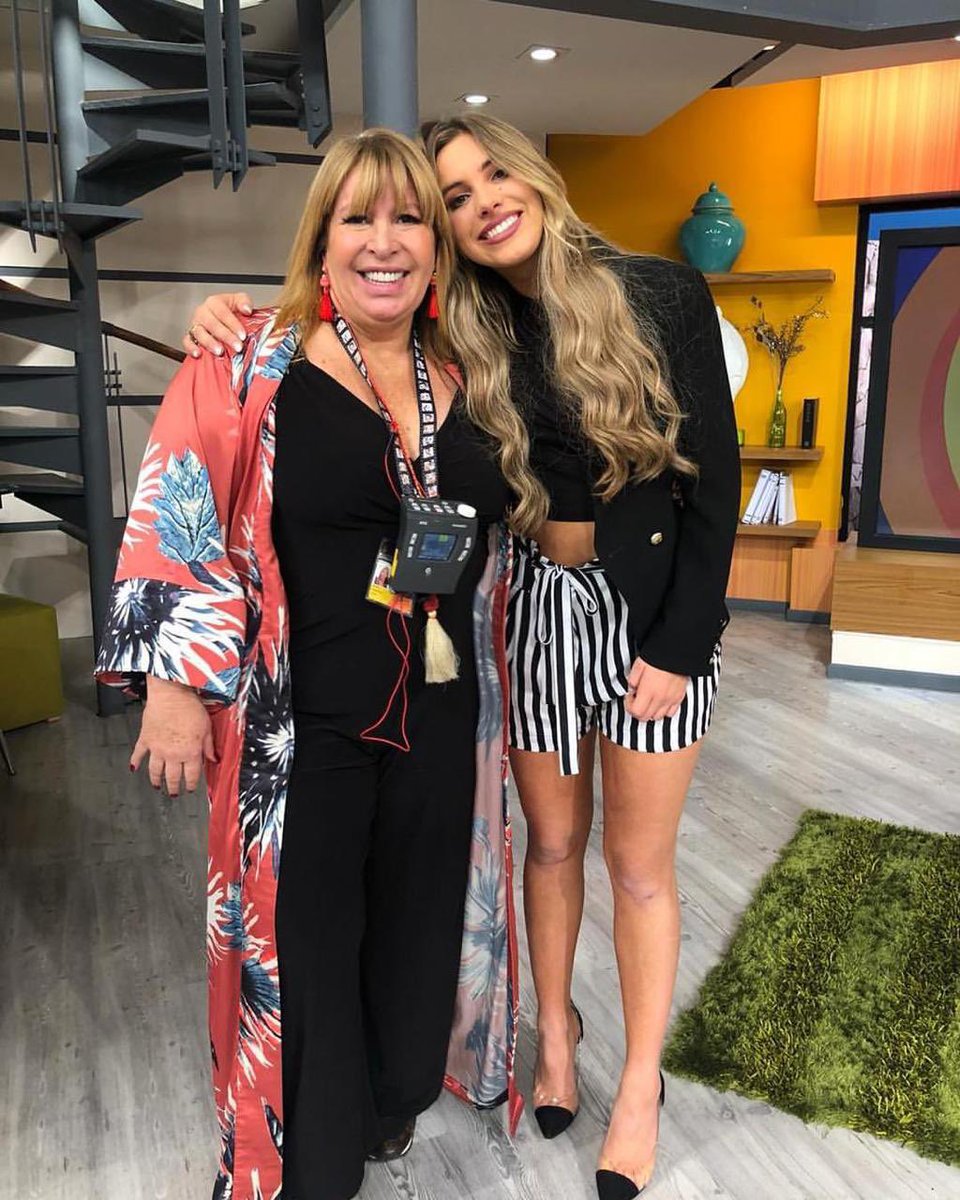 lelepons's tweet photo. Querida #MagdaRodriguez gracias por toda tu generosidad y amor incondicional, te vamos a extrañar mucho! Mucha fuerza Andy Rodriguez y @andyescalona les mando un beso y un abrazo con todo mi cariño! @programa_hoy 💞 https://t.co/bYCHiQqVrj