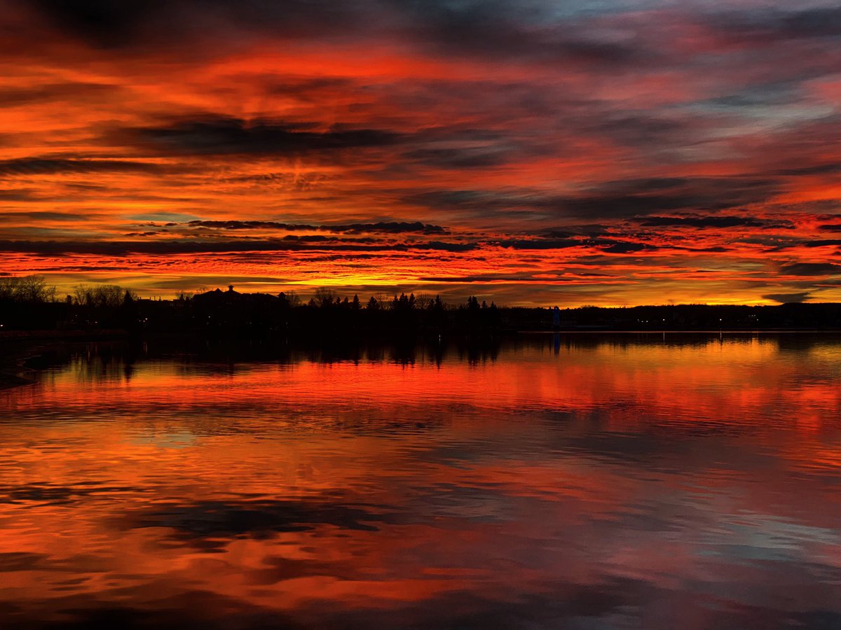 stormsandskies's tweet image. Some stunning #Alberta skies! #sunset #sylvanlake Plus some more info about 2021 calendars! Make sure to let me know if you wish to order one!