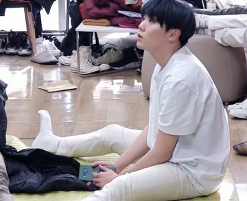 Seungkwan being tiny: a thread to make you smile