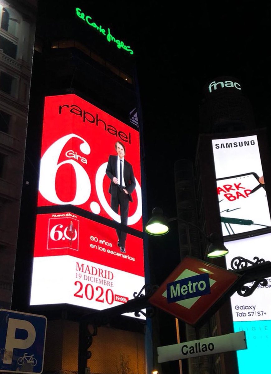 raphaelnet_com's tweet photo. 'Raphael 6.0' , el tour y disco de @RAPHAELartista , lucen así de bonitos en la fachada de @elcorteingles de Callao, Madrid!!!! 
Nuevo disco a la venta el próximo 27 de noviembre, y gran concierto de presentación el 19 de diciembre en el @WiZinkCenter !
#Raphael60 #TourRaphael60 https://t.co/bRHQ8N2q5i