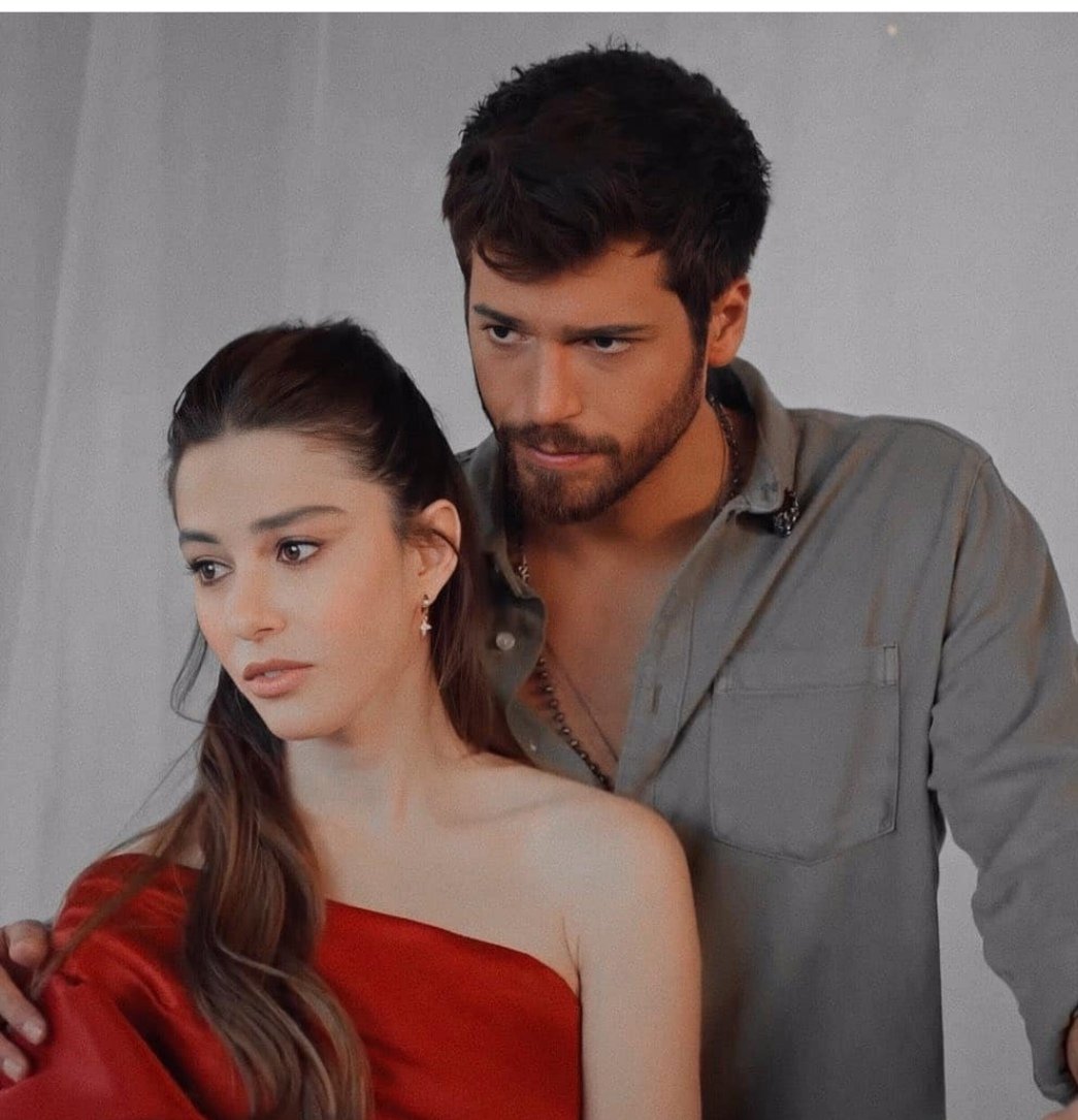 _LorellAT_'s tweet photo. #BayYanlis un mese senza di voi 😭❤️😭❤️ ci mancate 💕💕#CanYaman #OzgeGurel #EzGürForever https://t.co/JREbfAWGky