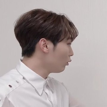 Seungkwan being tiny: a thread to make you smile