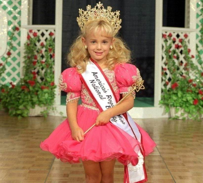 La pequeña ganó varios títulos, incluyendo America’s Royal Miss, Colorado State All-Star Kids Cover Girl, Little Miss Charlevoix Michigan, Little Miss Colorado, Little Miss Merry Christmas, Little Miss Sunburst y National Tiny Miss Beauty.