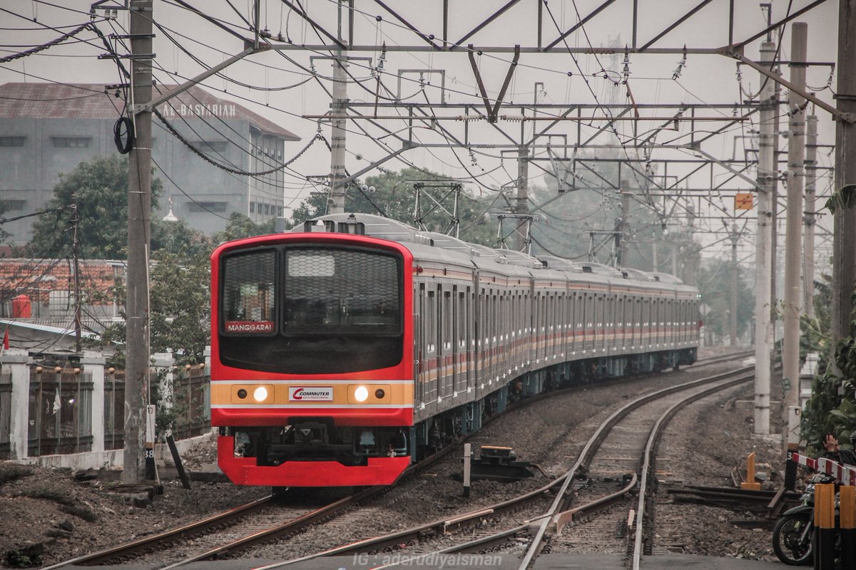 Sambut pagi ini dengan semangat baru dan jangan terpaku dengan masa lalu. Langkahkan kaki ke depan untuk menatap masa depan yang lebih baik. Selamat beraktivitas #RekanCommuters