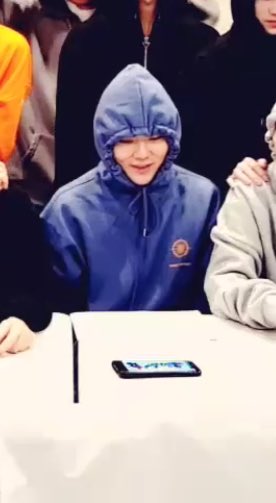 Seungkwan being tiny: a thread to make you smile