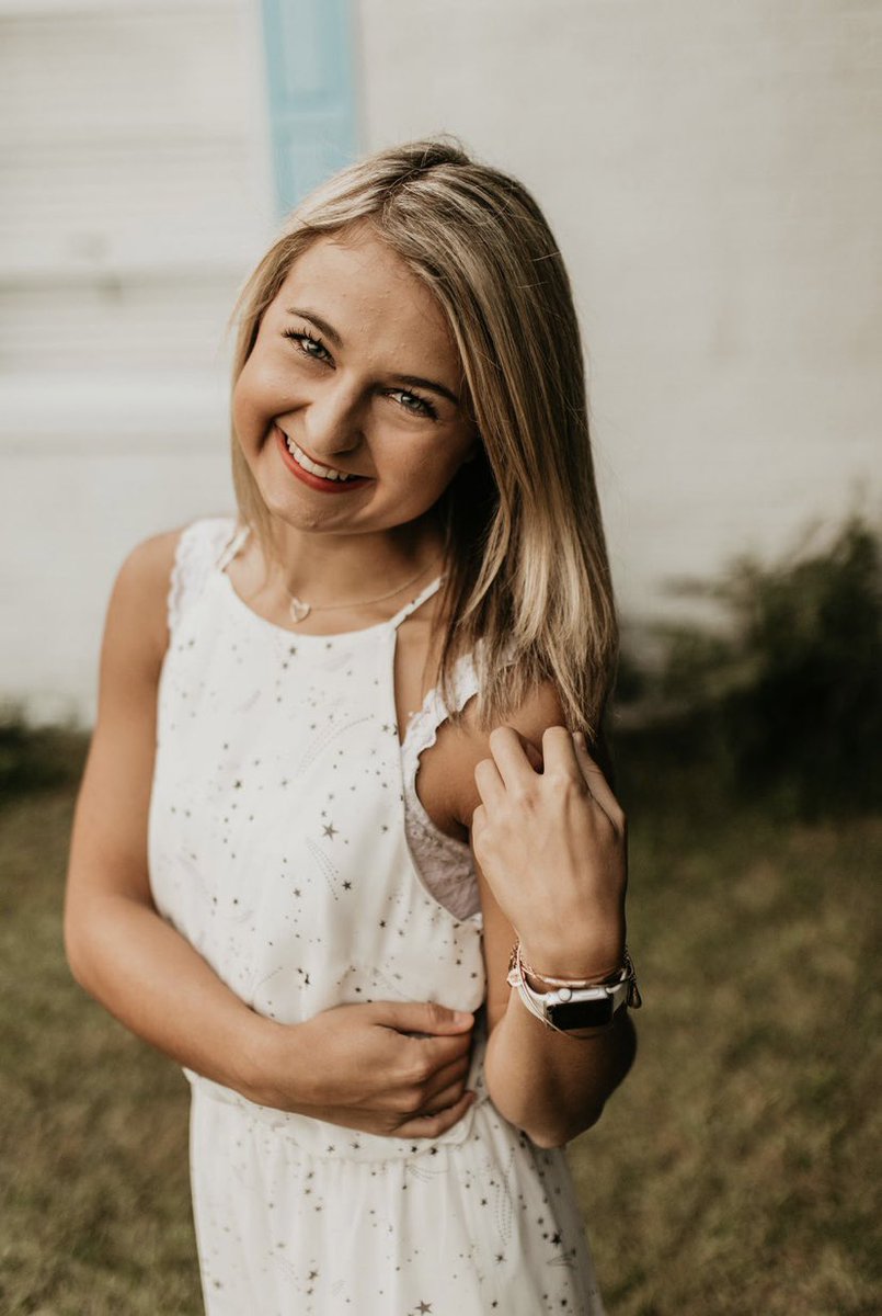 sauphimu's tweet photo. ✨Sister of the week✨ https://t.co/VPJkXZJIc6